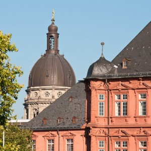 201009060005 - Mainz: Kurfürstliches Schloss und Kuppel der Christuskirche