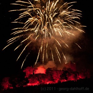 201109032376 - Feuerwerk auf Burg Klopp in Bingen