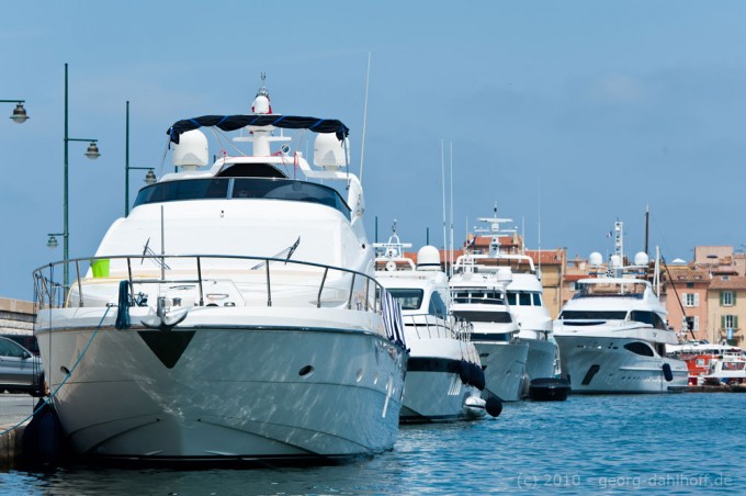 201006258890 - Große Motoryachten im Hafen von Saint-Tropez