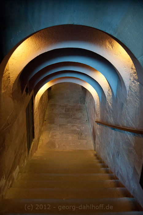 201202043436 - Treppenabgang zur Krypta des Mainzer Doms